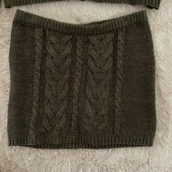 Two Piece Green Knit Sweater and Skirt Set - Picture 3 of 5